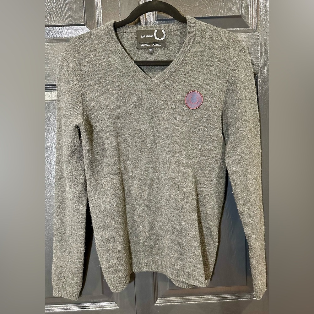 RAF Simons x Fred Perry Men’s Sweater 100% Wool V-Neck Knit Luxury Gray Size XS